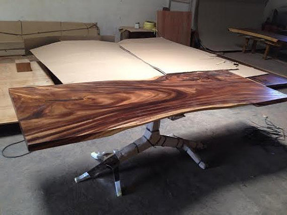 Live Edge Dining Table – Perhaps the Best Looking Dining Table in the World
