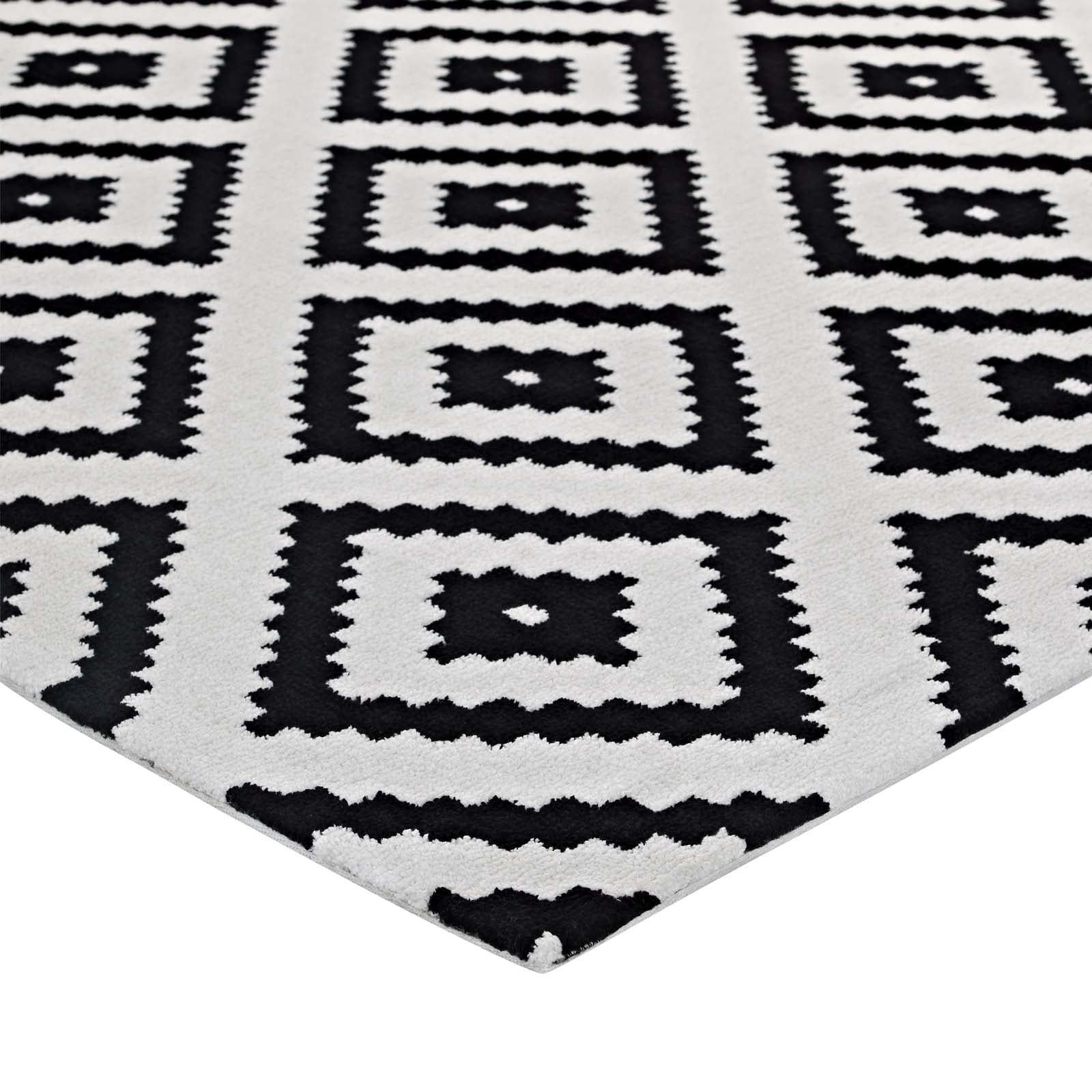 Alika Abstract Diamond Trellis 5x8 Area Rug