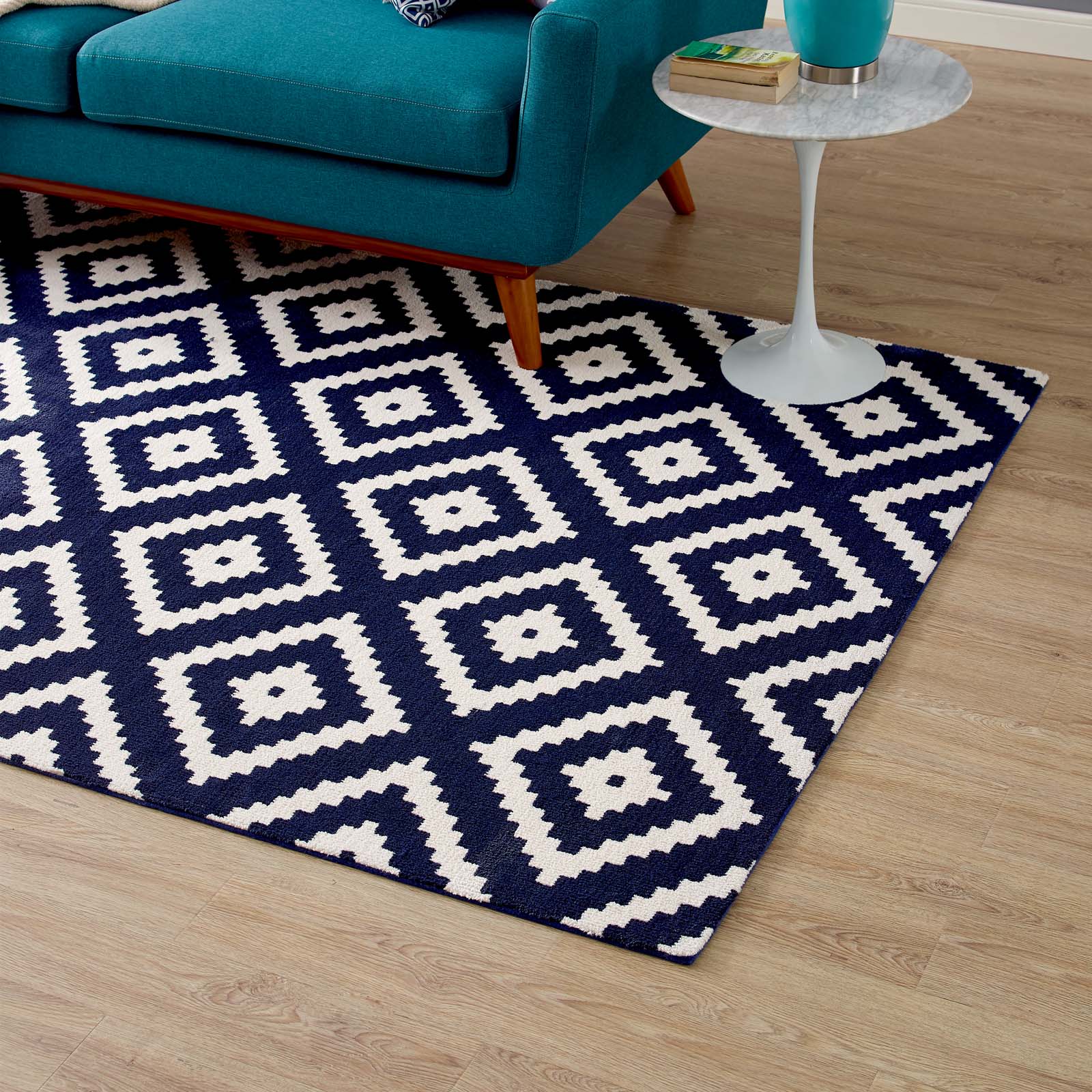 Alika Abstract Diamond Trellis 8x10 Area Rug