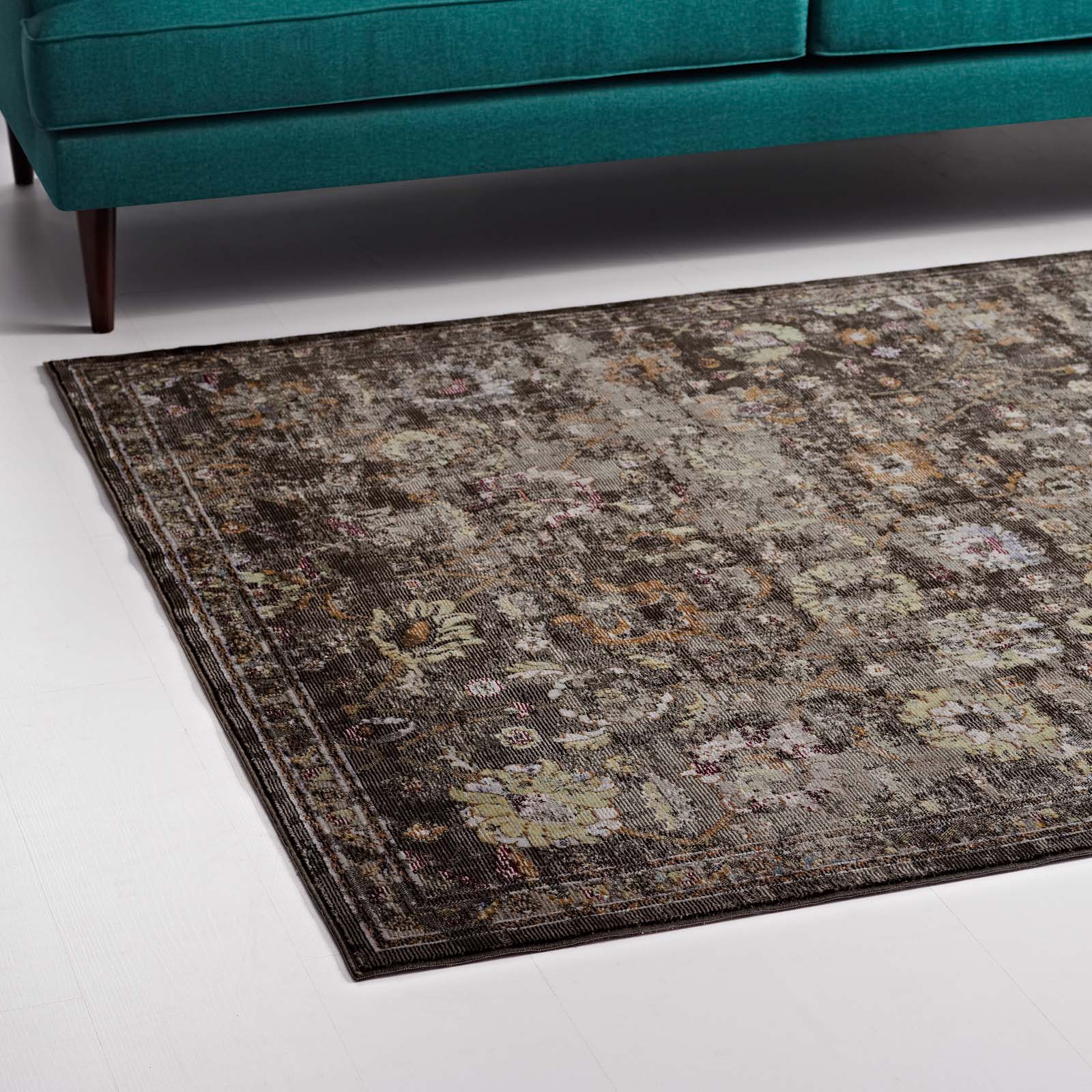 Minu Distressed Floral Lattice 4x6 Area Rug