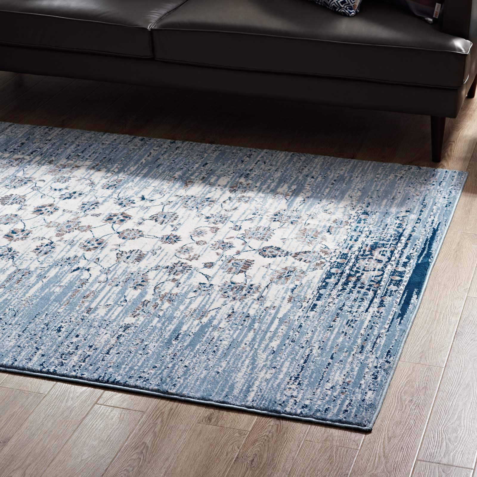 Chiara Distressed Floral Lattice Contemporary 8x10 Area Rug