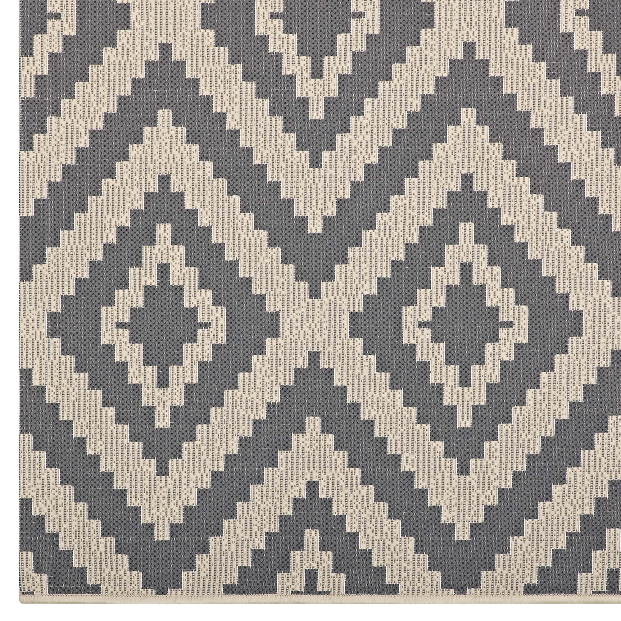 Jagged Geometric Diamond Trellis 9x12 Indoor and Outdoor Area Rug