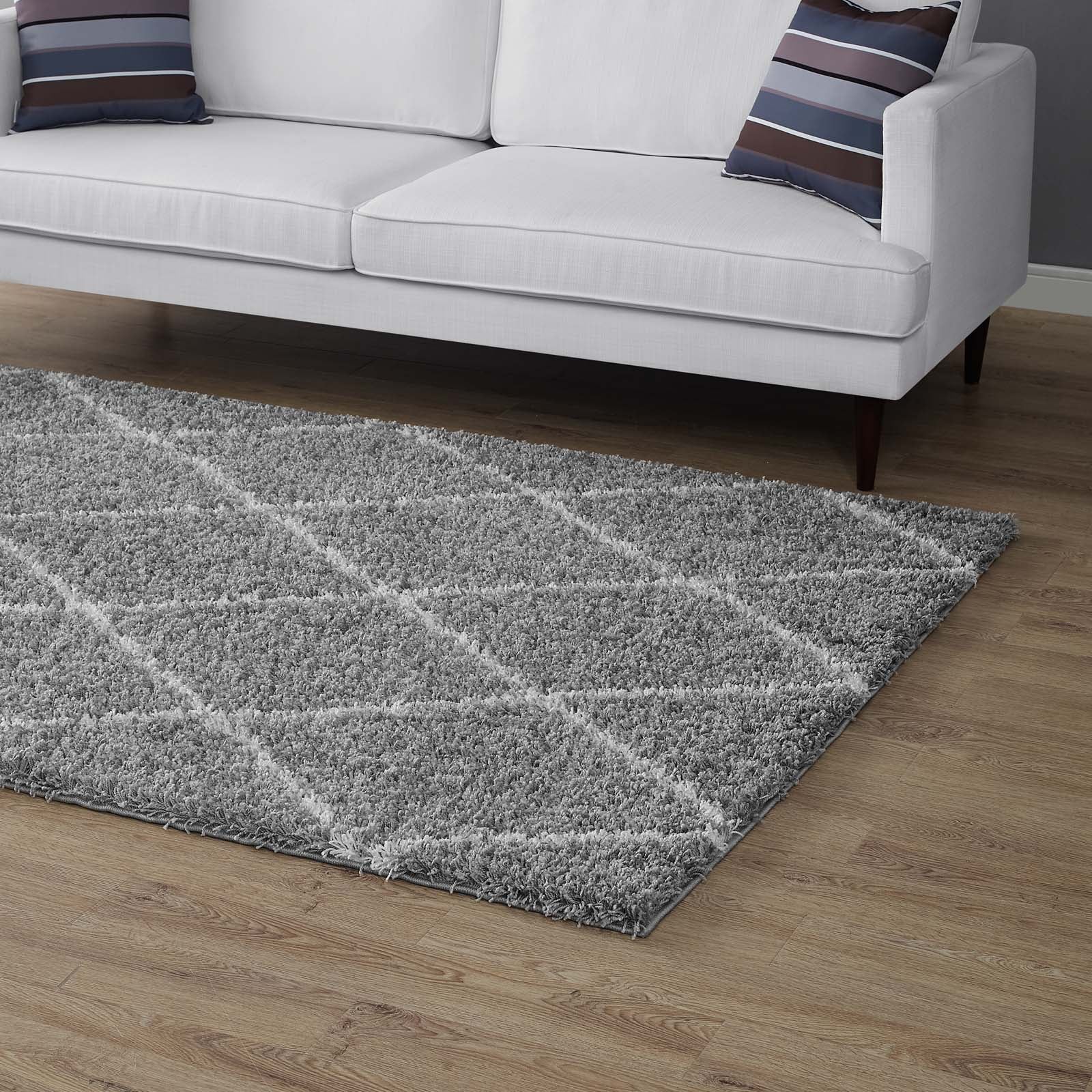 Toryn Diamond Lattice 8x10 Shag Area Rug