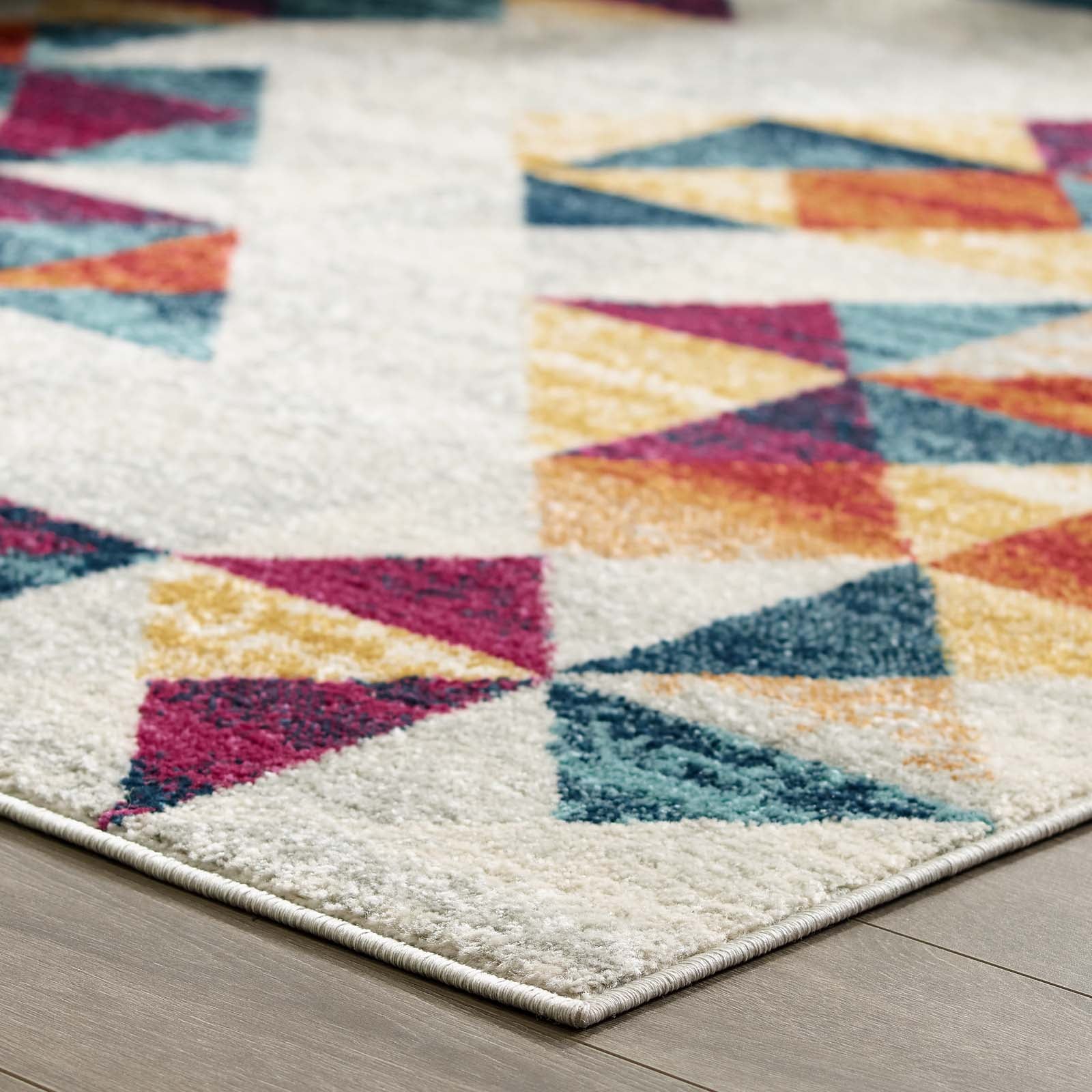 Entourage Elettra Distressed Geometric Triangle Mosaic 5x8 Area Rug