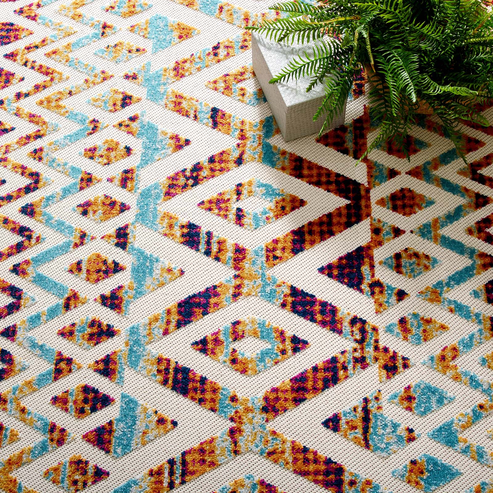 Reflect Tamako Diamond and Chevron Moroccan Trellis 5x8 Indoor / Outdoor Area Rug